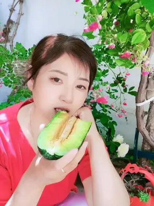 没有生气呀 吃瓜,无压力生活