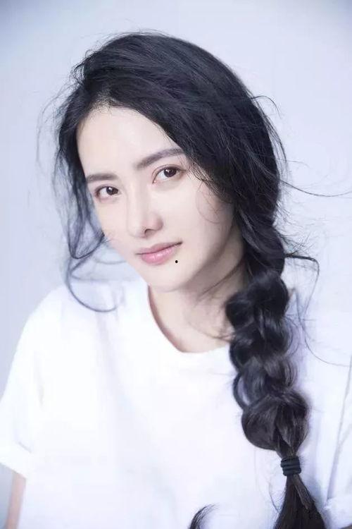 张芷溪吃大瓜,揭秘明星私下美食生活