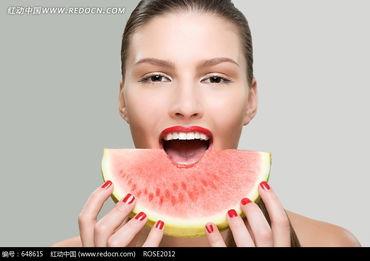 唐代美女吃瓜照片,古韵美图再现瓜果盛宴