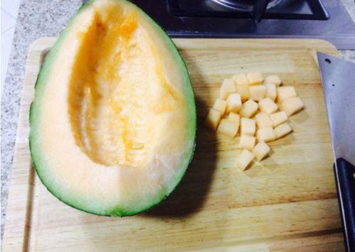 发霉的哈密瓜可以吃吗