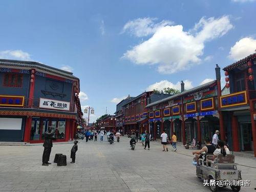 鼓楼大街吃瓜,夏日吃瓜盛宴，街头巷尾的清凉诱惑