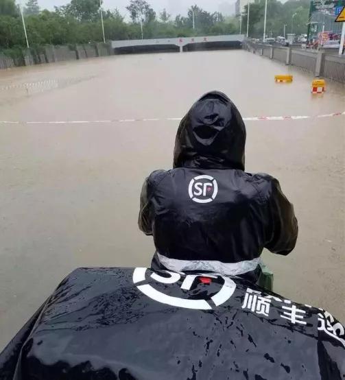 瓜哥吃瓜外卖小哥是谁啊,揭秘外卖小哥背后的神秘故事