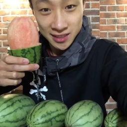 吃瓜中间的视频