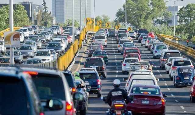 堵车美女吃瓜视频,揭秘堵车背后的趣味瞬间