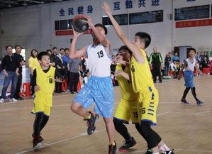 运球吃瓜,篮球场上的趣味瞬间